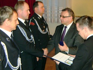 Uroczystość wręczenia strażakom odznaczeń i listów gratulacyjnych