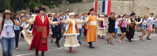 Międzynarodowy polonez pod krapkowickim zamkiem! 
